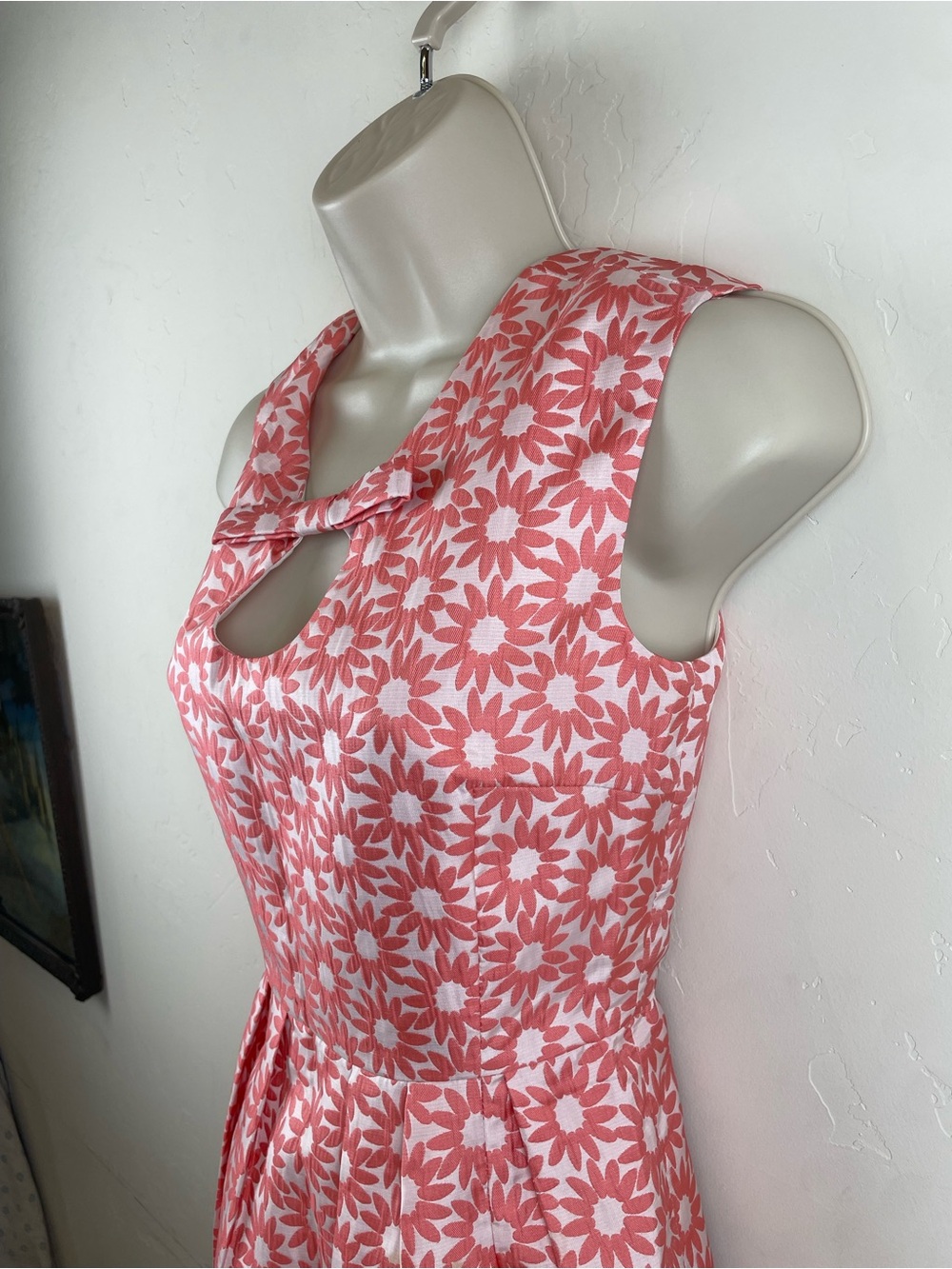 Badgley Mischka  Belle Coral and White Floral Keyhole Sleeveless Dress - Picture 5 of 11